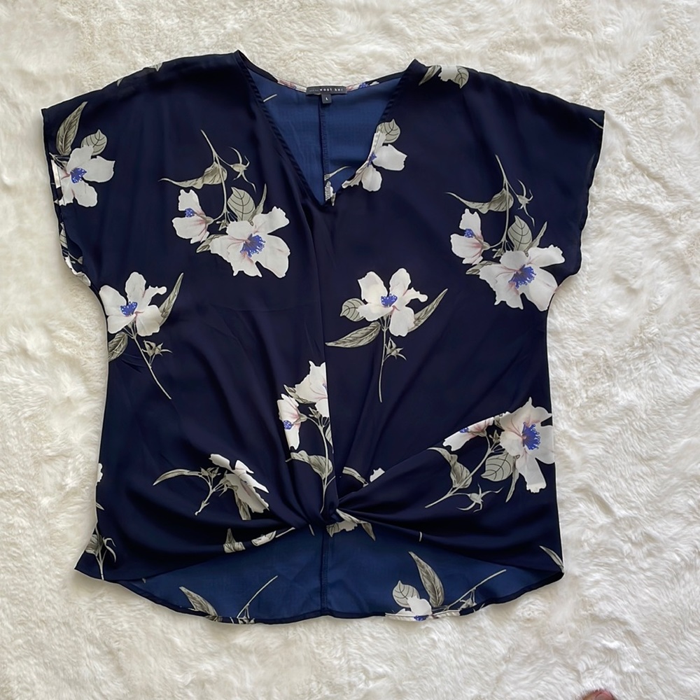 Stitch fix west kei knot hem navy floral blouse size L